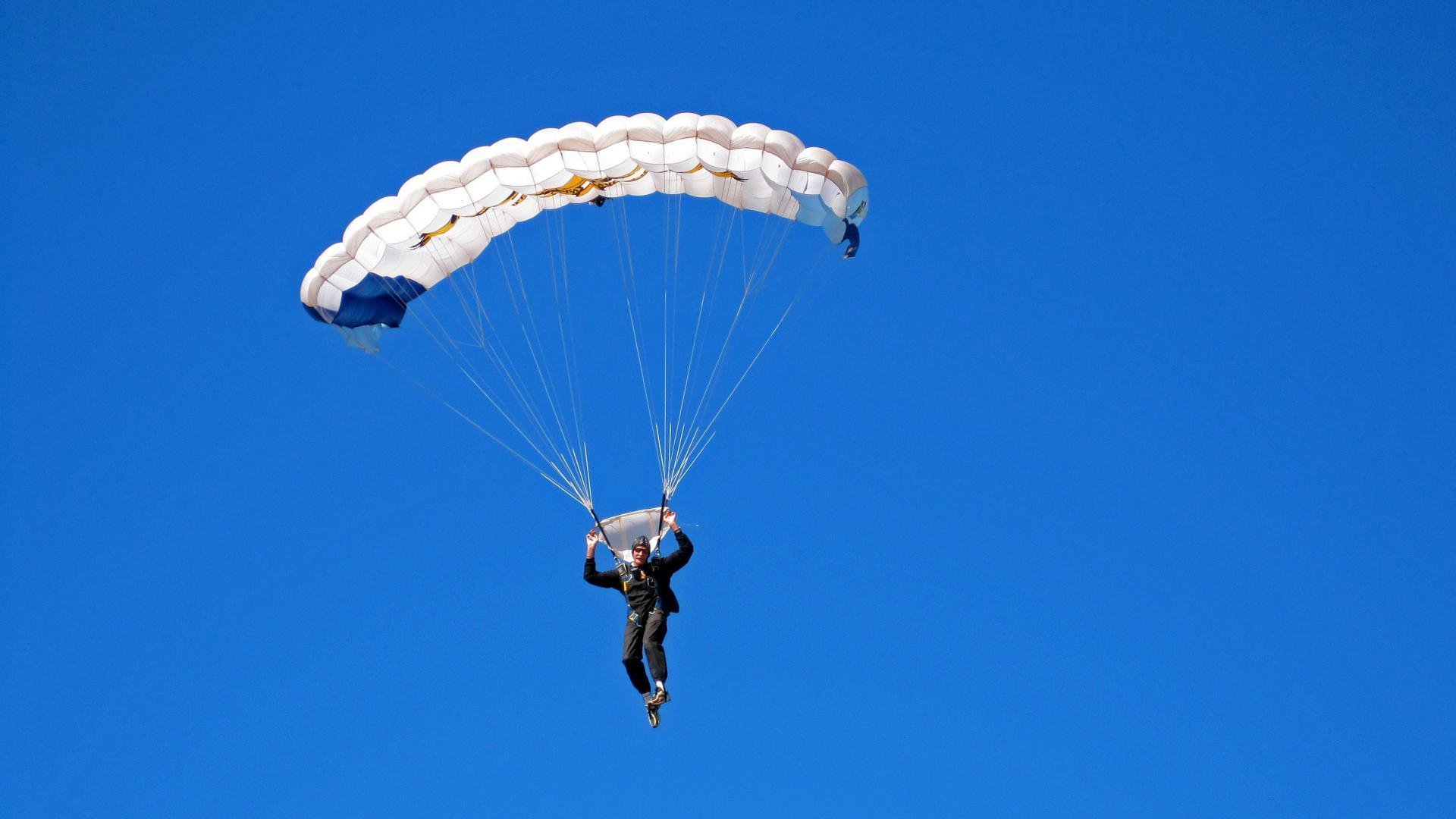 《跨国电竞比赛中的文化碰撞与合作》，跨境电竞