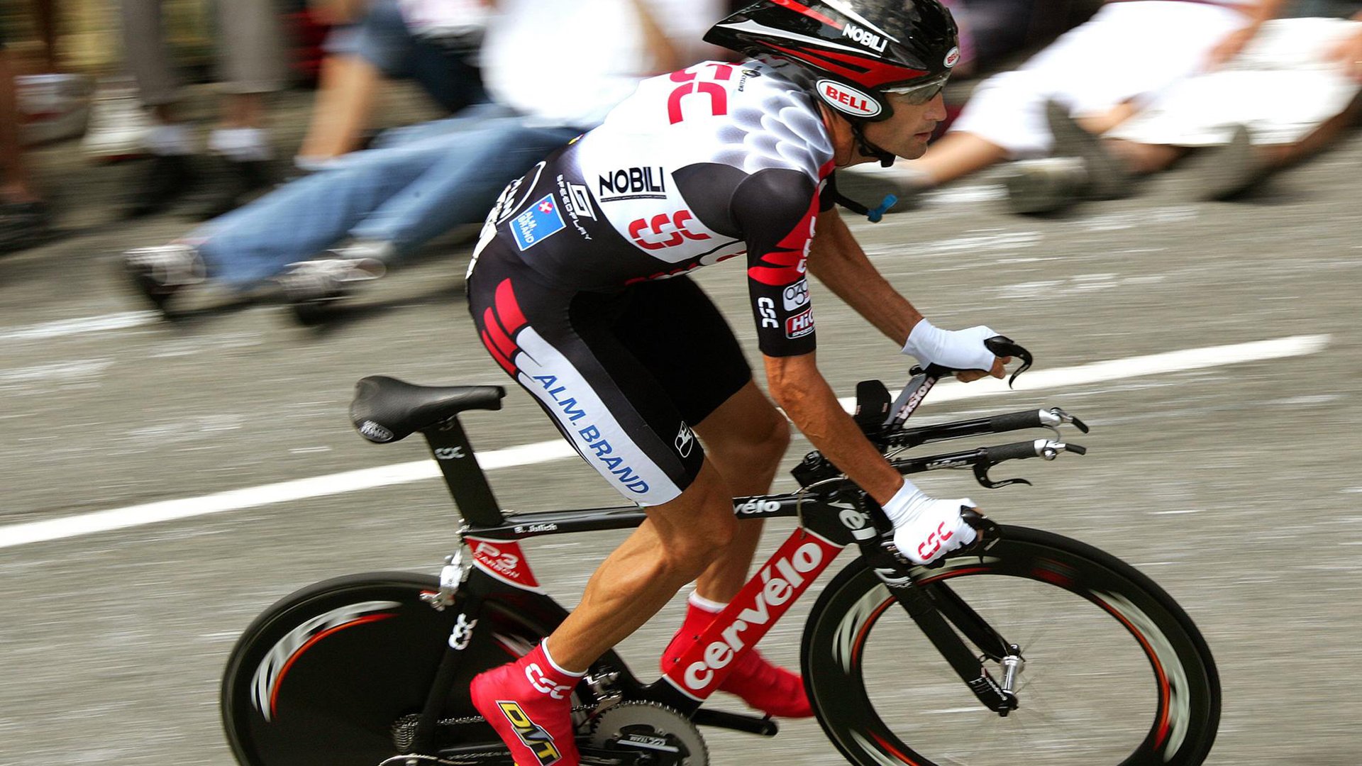 响应绿色环保：比赛场馆采用可持续材料，赛事场馆利用问题